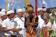 Warga 2 Desa Adat Gelar...