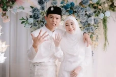 Larissa Chou Punya Tugas...