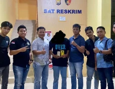 Diputus Cinta, Pria...