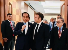 Bertemu Macron, Jokowi...