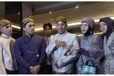 Orang Tua Komentari...