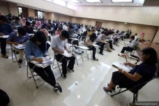 Lulusan Perguruan Tinggi...
