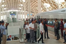 Jokowi Jajal Kereta...