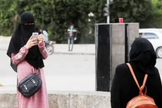 Mesir Larang Niqab di...