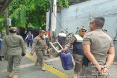 Ratusan Petugas Gabungan...