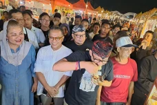 Kunjungi Pasar Sentiling...