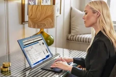 HP Spectre Fold 17 Inci,...