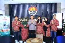 Kadiv Humas Polri Berangkatkan...