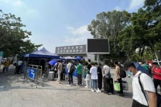 Foxconn Tawarkan Gaji...