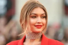 Kecantikan Gigi Hadid...