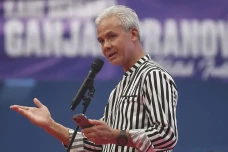 Cerita Ganjar Berdebat...