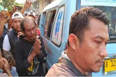 Nekat! Nelayan Ini Lakukan...