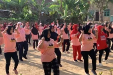 Mak Ganjar Gelar Senam...