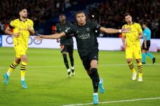 PSG Pesta Gol ke Gawang...