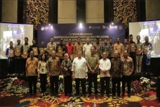 Kemenparekraf Serahkan...