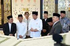 Kunjungi Masjid MBZ,...