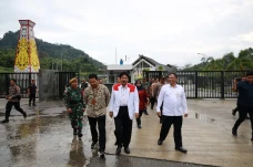 Kunjungi PLBN Entikong,...