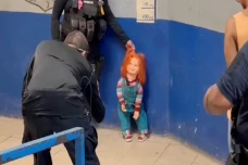 Aneh tapi Nyata, Polisi...