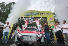 Sean Gelael Juara di...