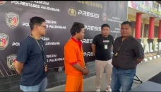 Demi Pengobatan Istri,...