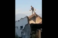 Ngamuk Ditinggal Kekasih...