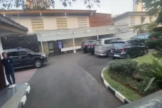 Intip Koleksi Mobil...