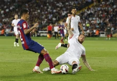 Sergio Ramos Cetak Gol...