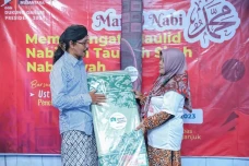 Gus-Gus Ganjar Gelar...