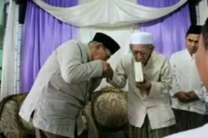 Adab Muslim kepada Guru...