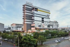 Universitas dengan Jumlah...