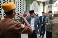 Rayakan HUT ke-78 TNI,...