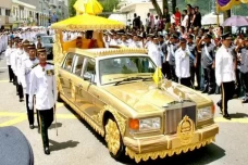10 Mobil Istimewa Para...
