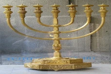 Mengenal Menorah, Lambang...