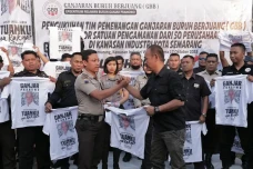 Relawan Buruh dan Ratusan...