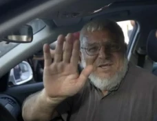 Bukan Mahmoud Abbas,...