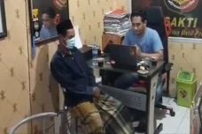 Ngeri! Kepergok Masuk...