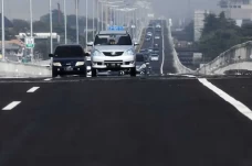 Pengemudi Harus Waspada,...