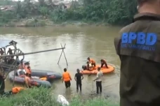 Kaget Ada Penggerebekan,...