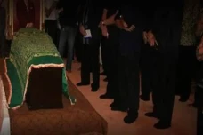 Hukum Berbaju Hitam...