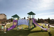 Pilih Playground untuk...