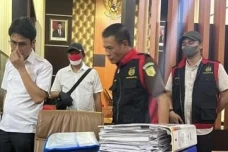 Kejati Geledah Kantor...