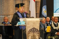 Guru Besar FTUI Kaji...
