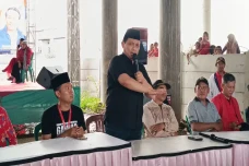 Bobby Nasution Masuk...