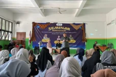 Generasi Z Voting Holder...