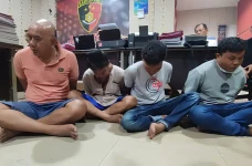 4 Rampok Toko Emas di...