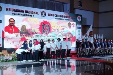 Pertama di Kampus, Bela...