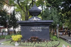 Biaya Kuliah Sekolah...