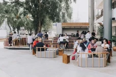 8 Tempat Nongkrong di...