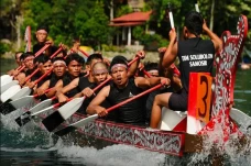 Kompetisi Balap Dayung...