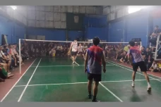 Warga Antusias Saksikan...